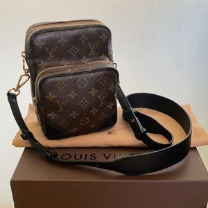 Auth LOUIS VUITTON Monogram Amazone Crossbody bag